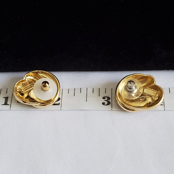 Trifari Gold-ToneVintage Earrings Pierced - Picture 5 of 9